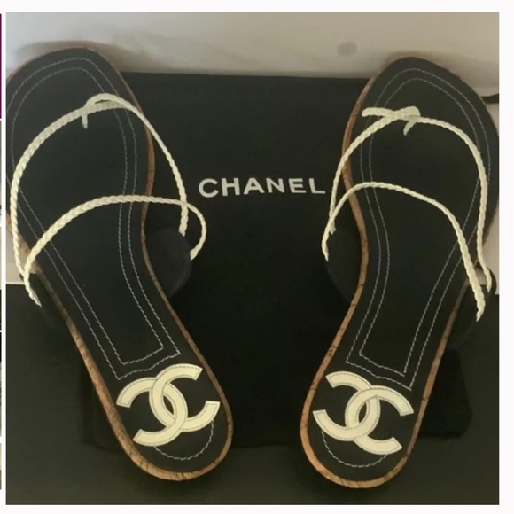 CHANEL LOGO LEATHER THONG - Picture 1 of 4